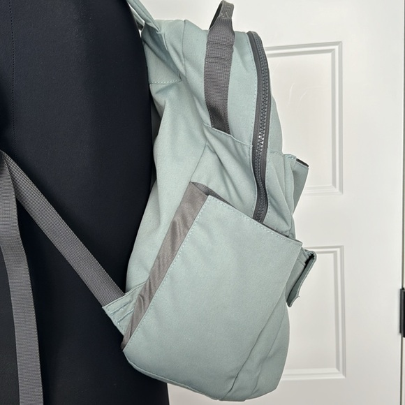 RED ROVR Roo Diaper Backpack - Picture 7 of 15